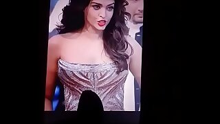 ऐश्वर्या राय पर हिलाया