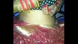 नयी नवेली दुल्हन अपने पति के लिए हिन्दी आडियो के गंदी गाली वाली विडियो बनायी