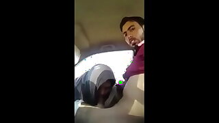 मुस्लिम मामी ने कार में लंड चूसा और फिर मैंने चोद दिया