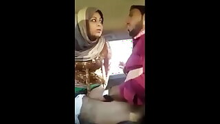 बुआ को घुमाने ले गया और कार में ही चोद दिया