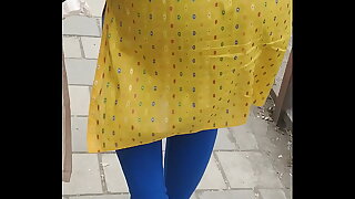 Mallu aunty walking and showing her big round ass