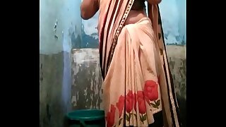 Indian desi village aunty bathing